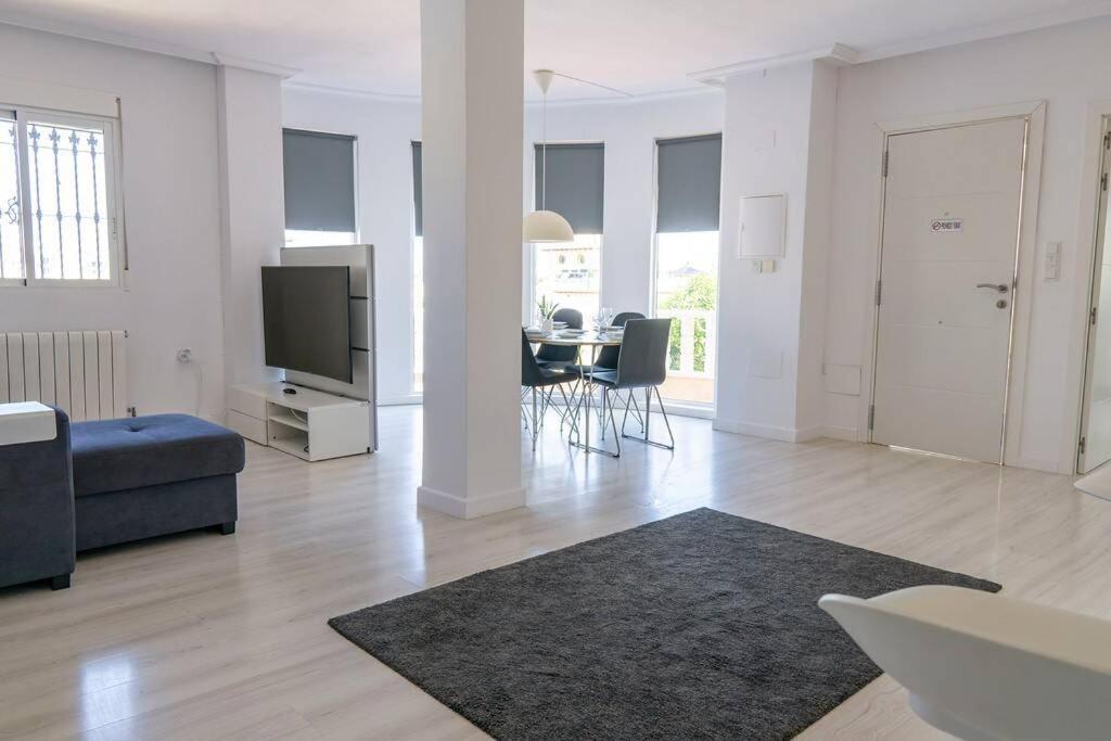 Casa Lilly-Rose, A Beautiful 3 Bedroom Detached Villa A Short Walk To The Villamartin Plaza & Golf Course Eksteriør billede