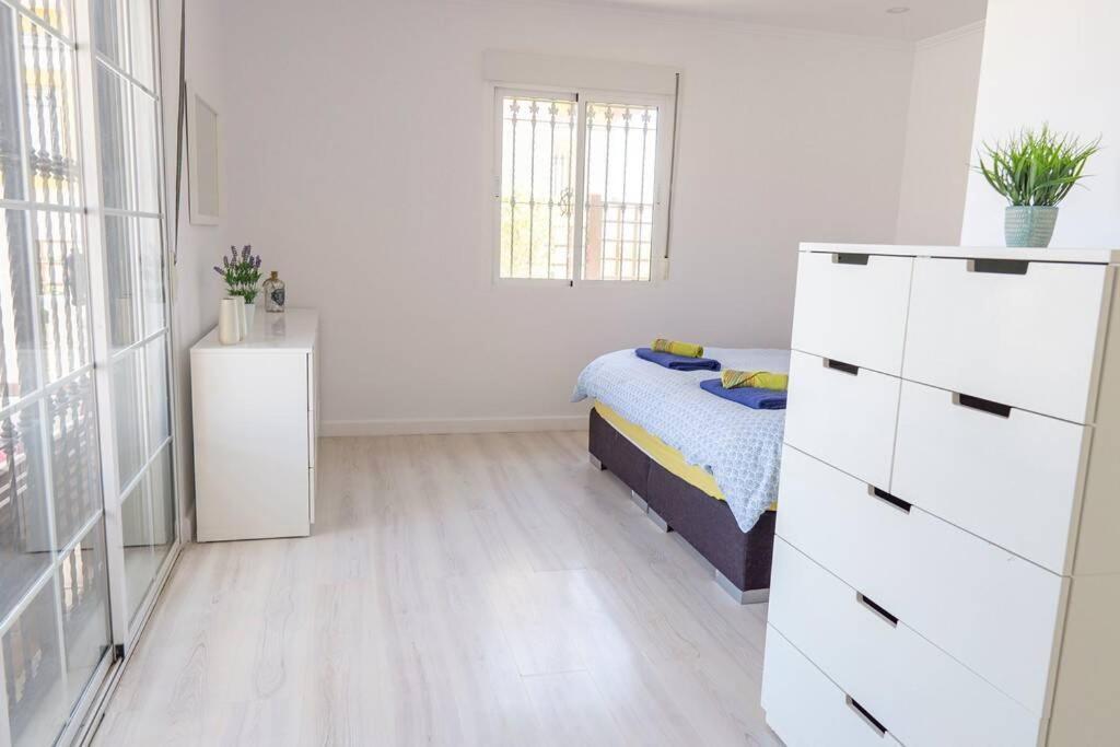 Casa Lilly-Rose, A Beautiful 3 Bedroom Detached Villa A Short Walk To The Villamartin Plaza & Golf Course Eksteriør billede