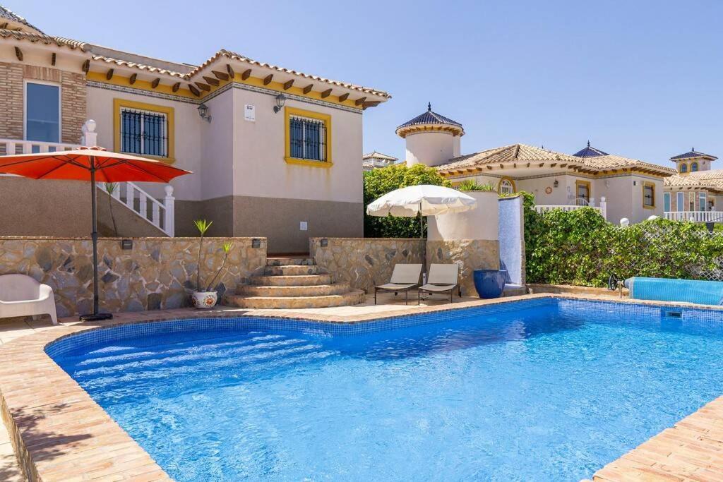 Casa Lilly-Rose, A Beautiful 3 Bedroom Detached Villa A Short Walk To The Villamartin Plaza & Golf Course Eksteriør billede