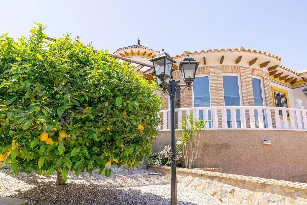 Casa Lilly-Rose, A Beautiful 3 Bedroom Detached Villa A Short Walk To The Villamartin Plaza & Golf Course Eksteriør billede