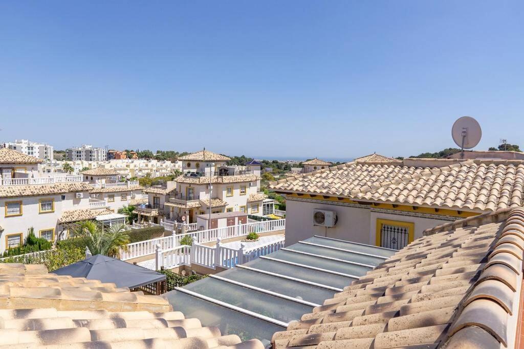Casa Lilly-Rose, A Beautiful 3 Bedroom Detached Villa A Short Walk To The Villamartin Plaza & Golf Course Eksteriør billede