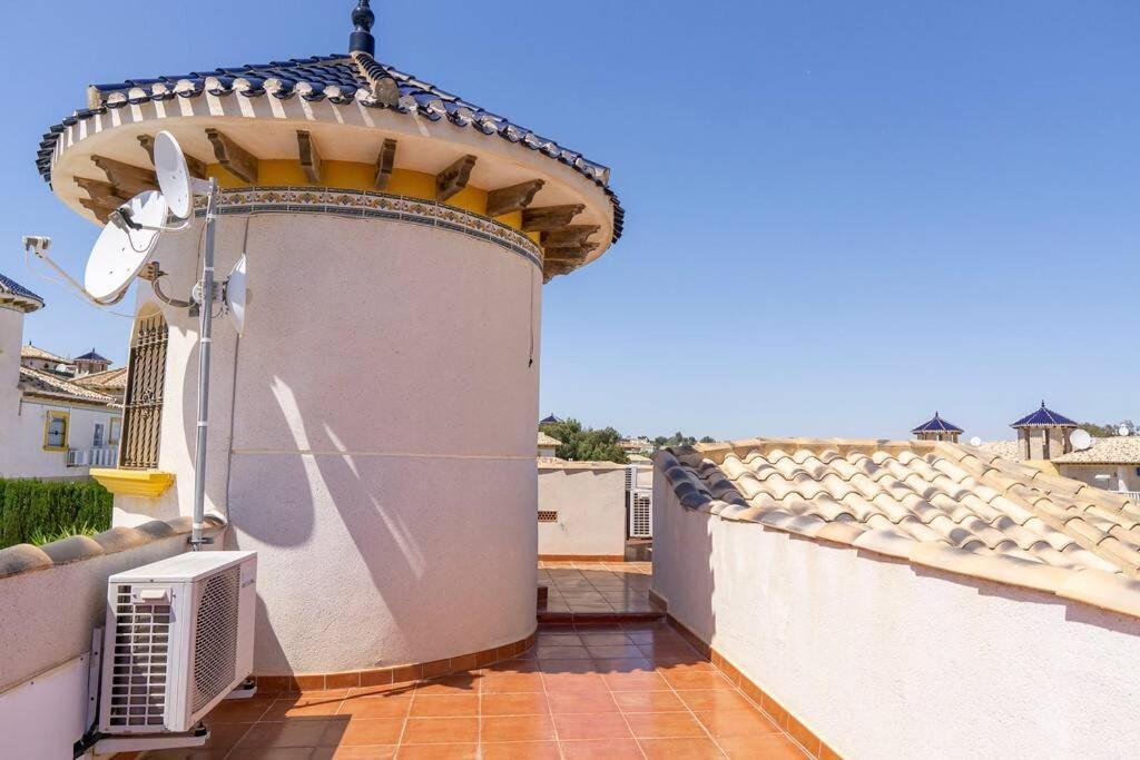 Casa Lilly-Rose, A Beautiful 3 Bedroom Detached Villa A Short Walk To The Villamartin Plaza & Golf Course Eksteriør billede