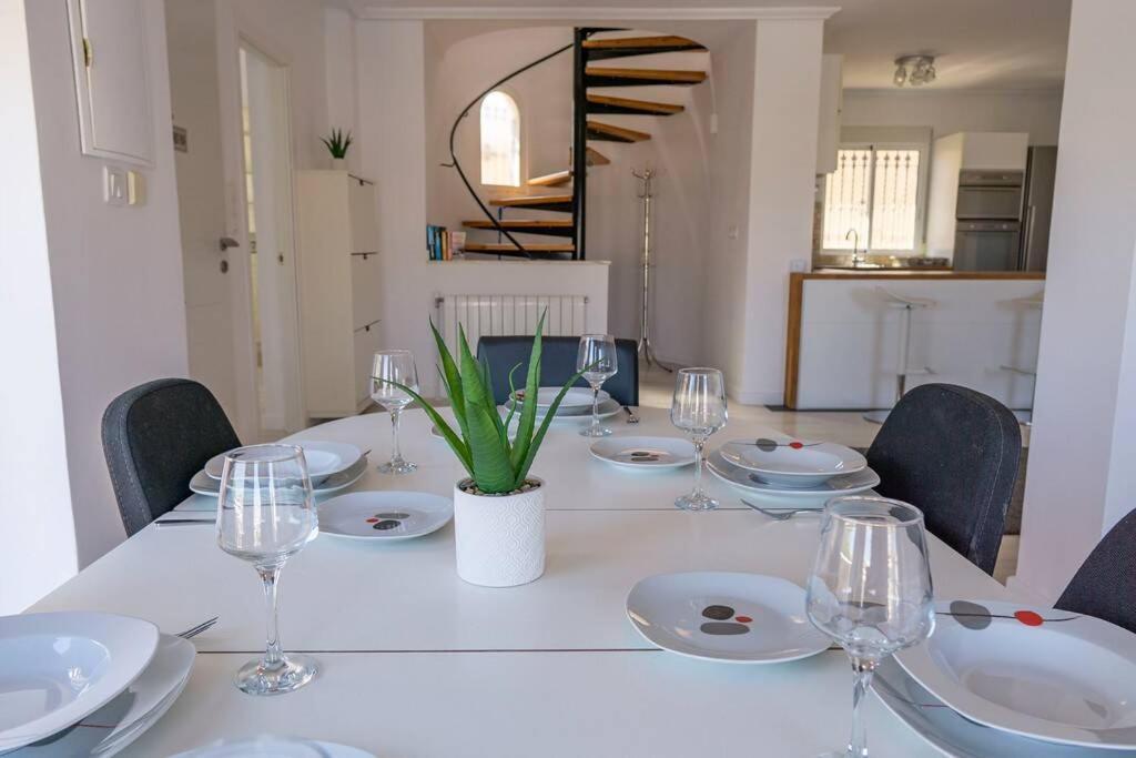 Casa Lilly-Rose, A Beautiful 3 Bedroom Detached Villa A Short Walk To The Villamartin Plaza & Golf Course Eksteriør billede