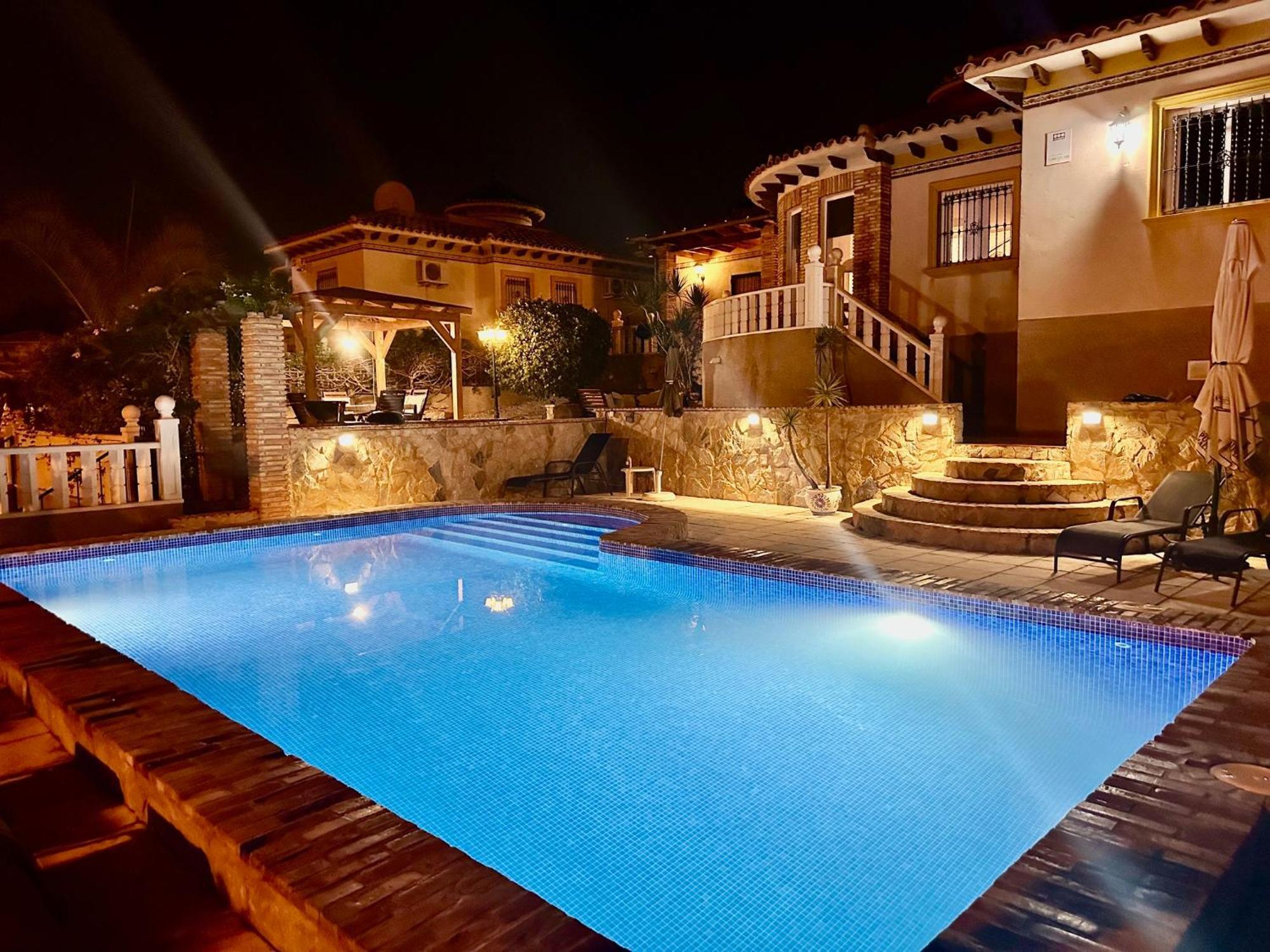 Casa Lilly-Rose, A Beautiful 3 Bedroom Detached Villa A Short Walk To The Villamartin Plaza & Golf Course Eksteriør billede